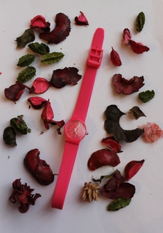 Часы Swatch с длинным ремешком (ярко-розовые)