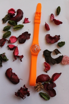 Часы Swatch с длинным ремешком (оранжевые)