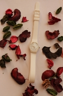 Часы Swatch с длинным ремешком (белые)