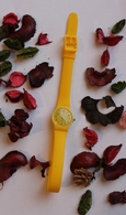 Часы Swatch с длинным ремешком (желтые)